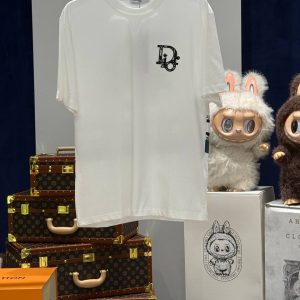 字母 D 刺绣白色短袖 T 恤